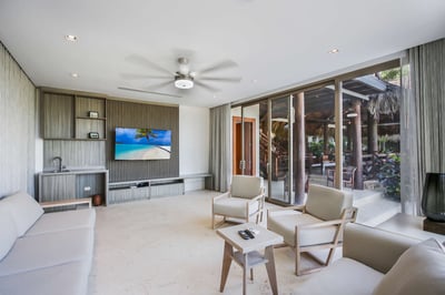 Luxury Villa Photo #26
