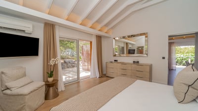 Luxury Villa Photo #40