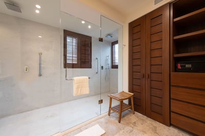 Luxury Villa Photo #32