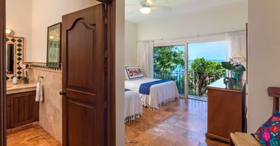 Luxury Villa Photo #32