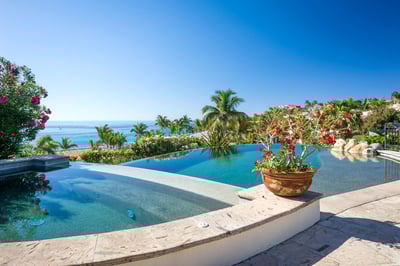 Luxury Villa Photo #4