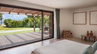 Bedroom 6: On the lower level. King&nbsp;size bed, air conditioning, safe, dressing room. Ensuite ba