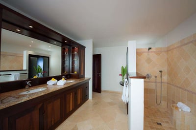 Luxury Villa Photo #30