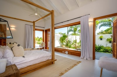 Luxury Villa Photo #22