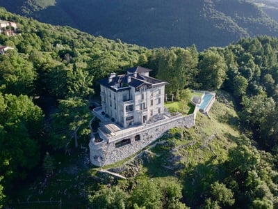 Luxury Villa Photo #3