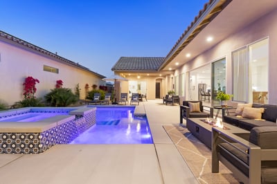 Great lighting to enjoy the yard day or night