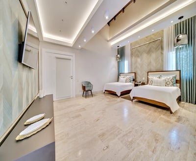 Luxury Villa Photo #9