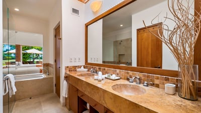 Luxury Villa Photo #25
