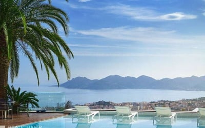 Luxury Villa Photo #4