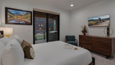 Queen bedroom 1 on lower level with hot tub access