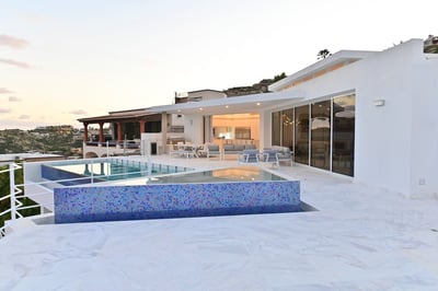 Luxury Villa Photo #7