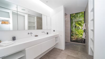 Luxury Villa Photo #28