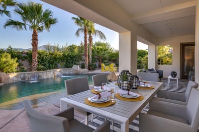 Al fresco dining for 6