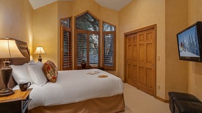 Queen bedroom on main level