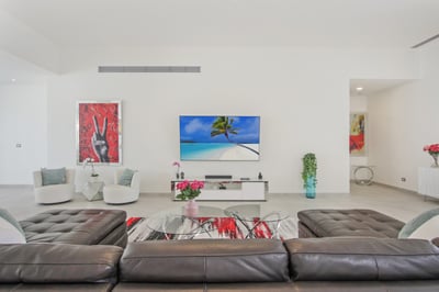 Luxury Villa Photo #22