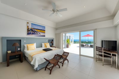 Luxury Villa Photo #30