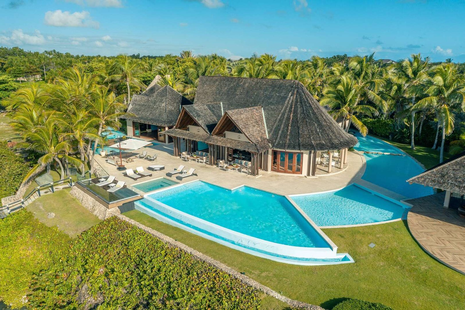 Corales 28 beachfront estate in Punta Cana