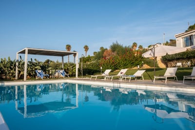 Luxury Villa Photo #6