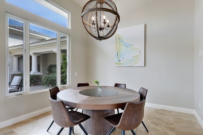 Eat-in kitchen. Seats 6. Enjoy a morning coffee or an evening game of cards.