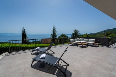 Luxury Villa Photo #9