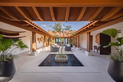 Luxury Villa Photo #28