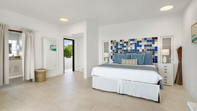 Luxury Villa Photo #25