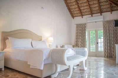Luxury Villa Photo #18