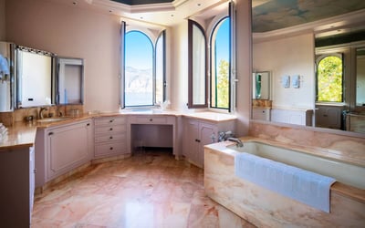 Luxury Villa Photo #24
