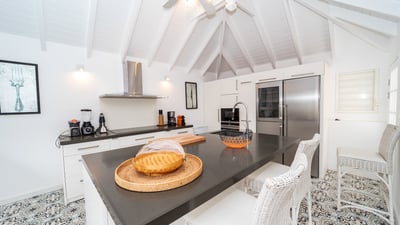 Kitchen & Dining Area