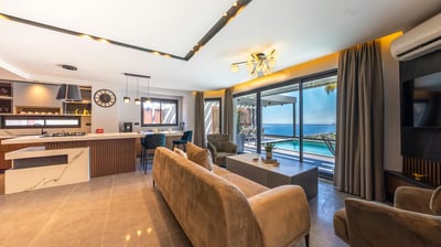 Luxury Villa Photo #13