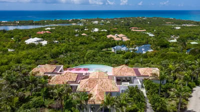 Luxury Villa Photo #40