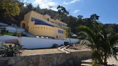 Luxury Villa Photo #2