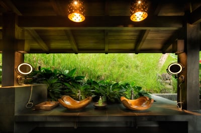 #2. Two sinks for more comfort!