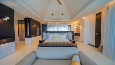 Luxury Villa Photo #32