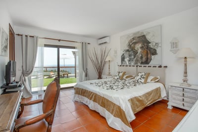 Luxury Villa Photo #26