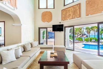 Luxury Villa Photo #23