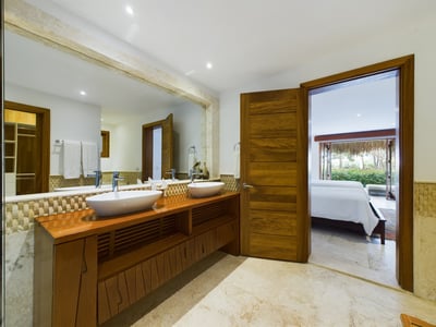 Luxury Villa Photo #36