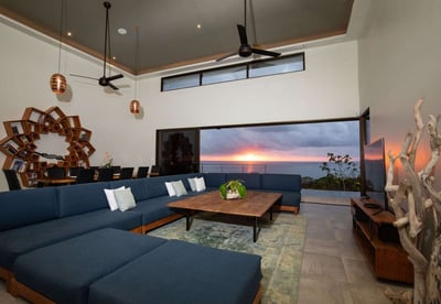 Luxury Villa Photo #18