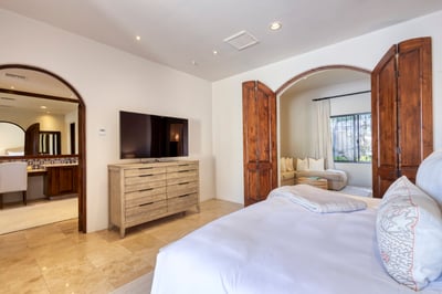 Luxury Villa Photo #32