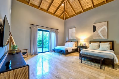 Luxury Villa Photo #18