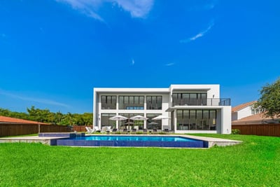 Luxury Villa Photo #2