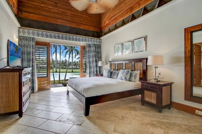 Luxury Villa Photo #23