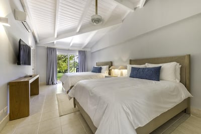Luxury Villa Photo #6