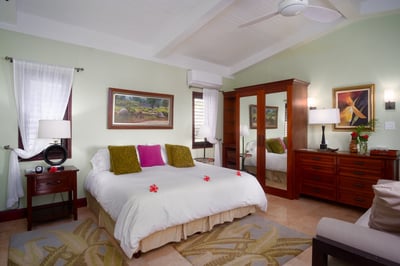 Luxury Villa Photo #32