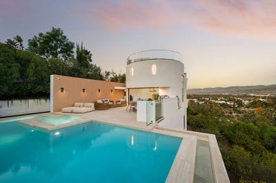 Luxury Villa Photo #4