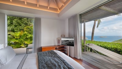 Bedroom 1: King size bed, air conditioning, HD-TV, Apple TV, dressing room, programmable safe. Adjoi