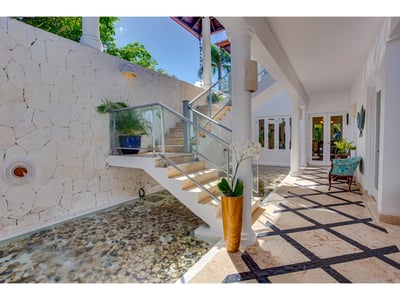 Luxury Villa Photo #13