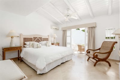 Luxury Villa Photo #11