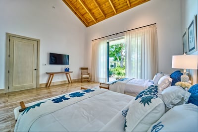 Luxury Villa Photo #18