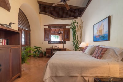 Luxury Villa Photo #17